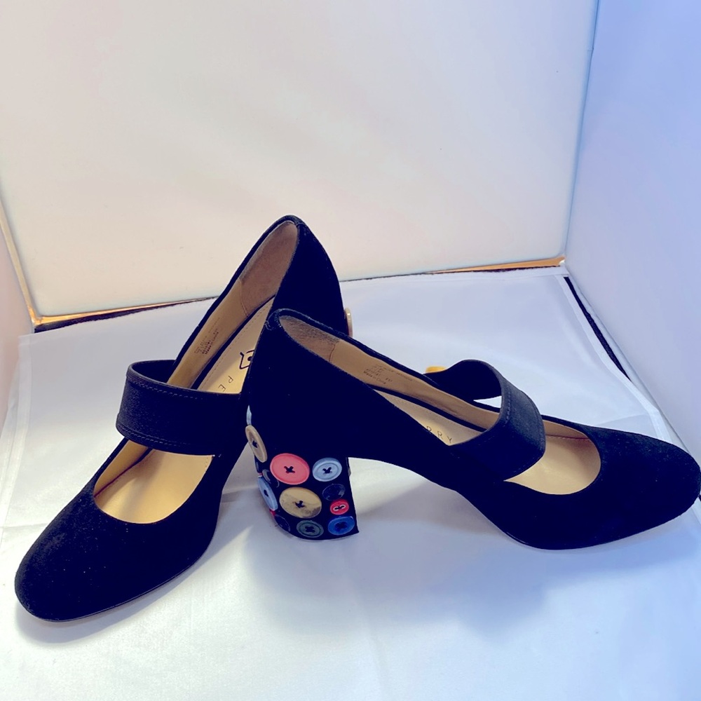 Katy Perry designer Shoes, Black Suede w/Button details. Women’s sz 7. Worn once